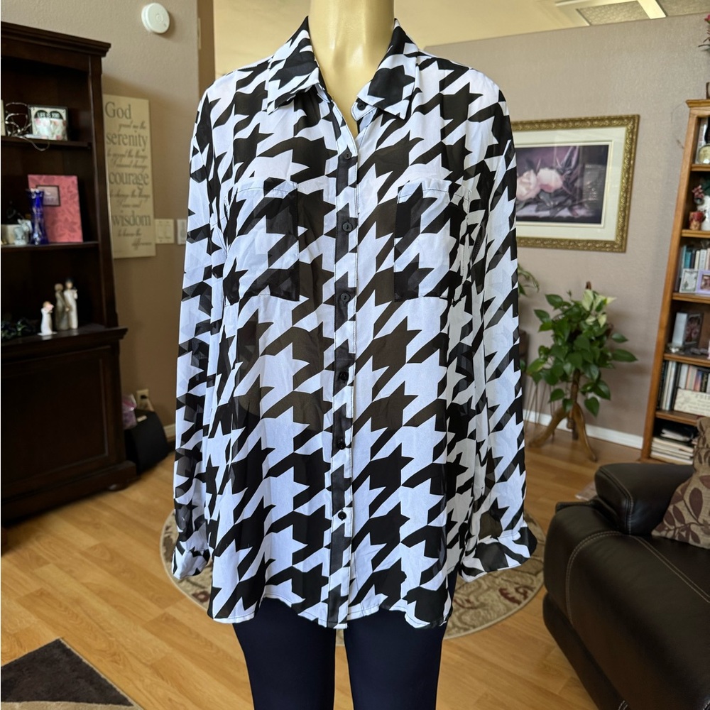 Decree Black and White Houndstooth Blouse